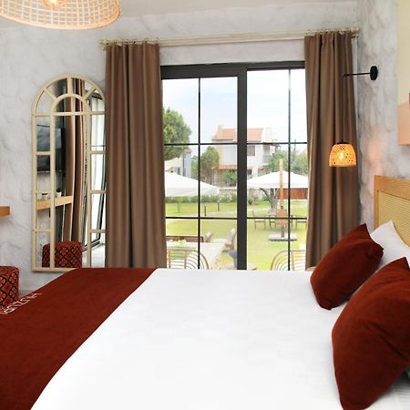Huzurla Otel Smirne Esterno foto