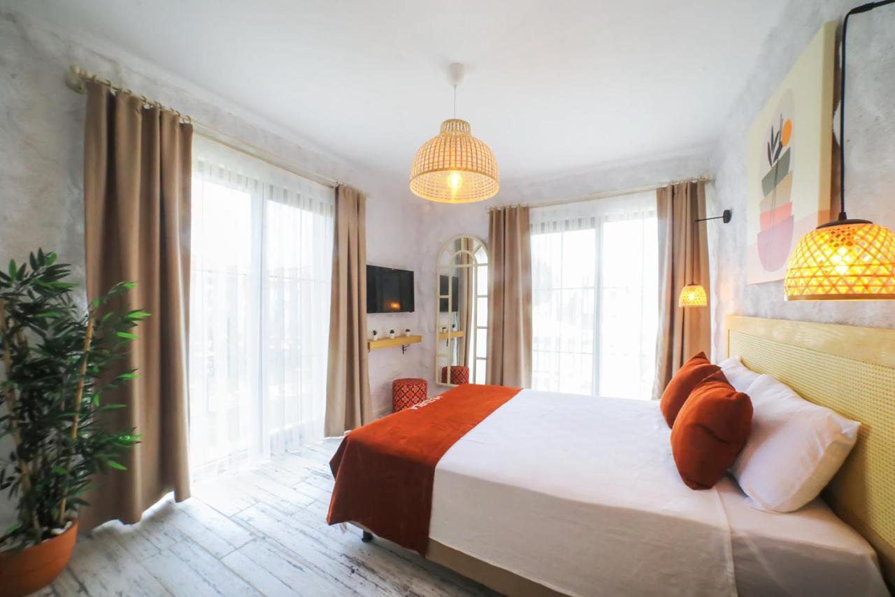 Huzurla Otel Smirne Esterno foto