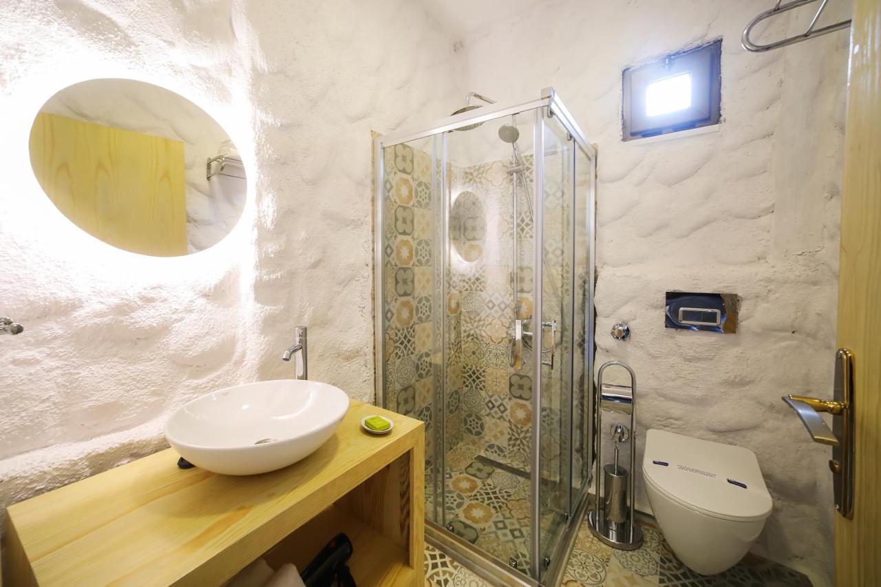 Huzurla Otel Smirne Esterno foto