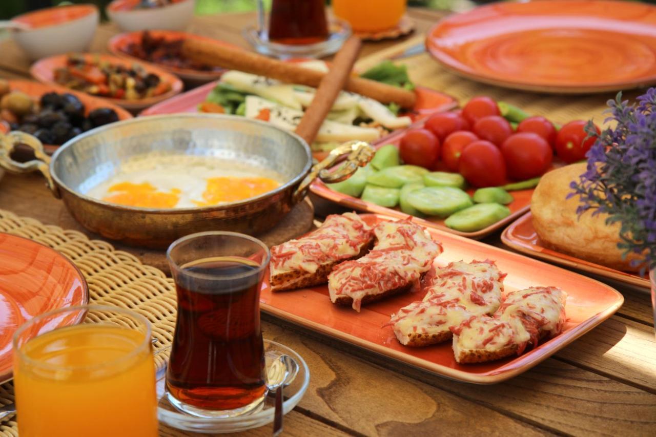 Huzurla Otel Smirne Esterno foto
