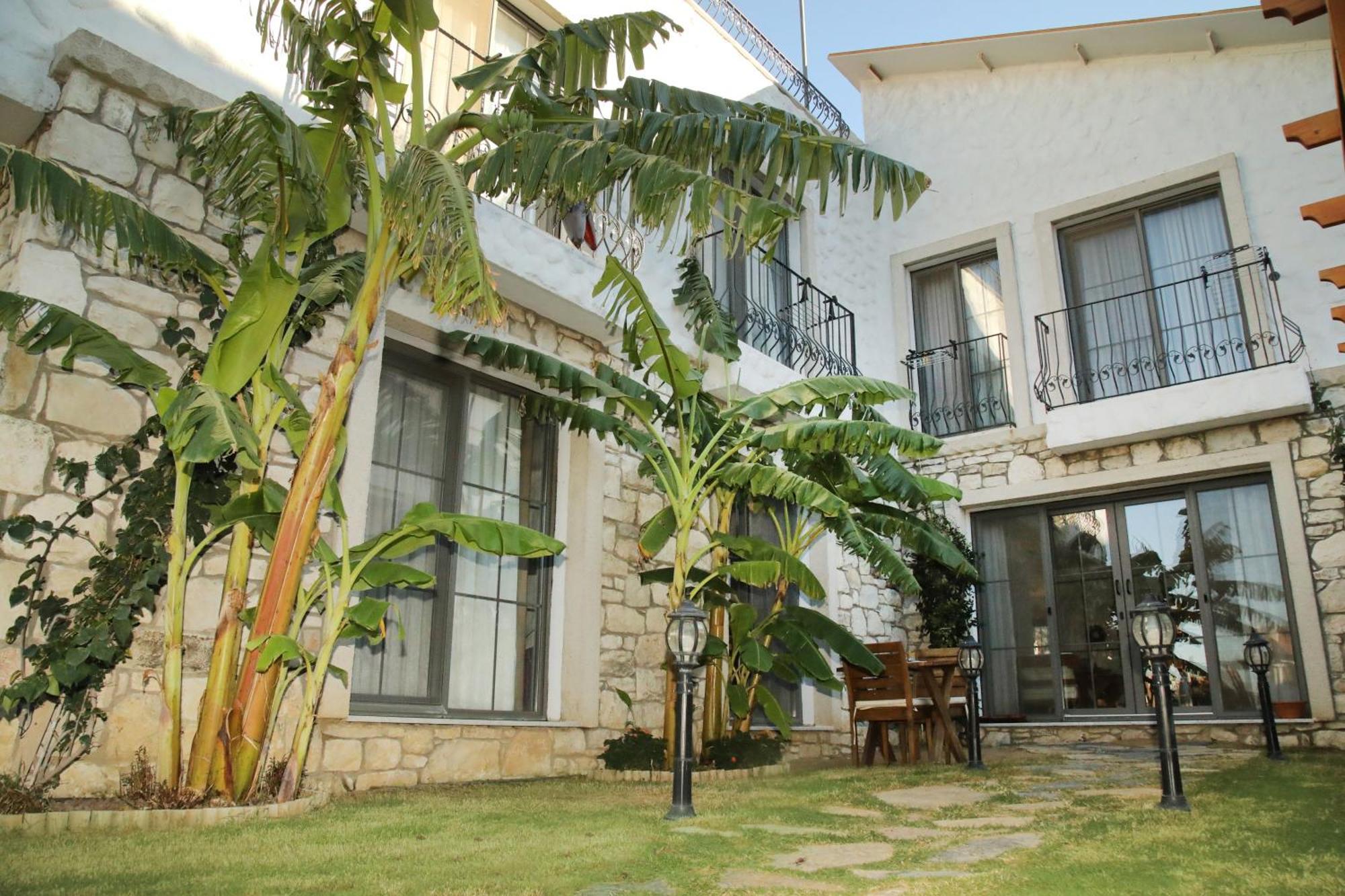 Huzurla Otel Smirne Esterno foto