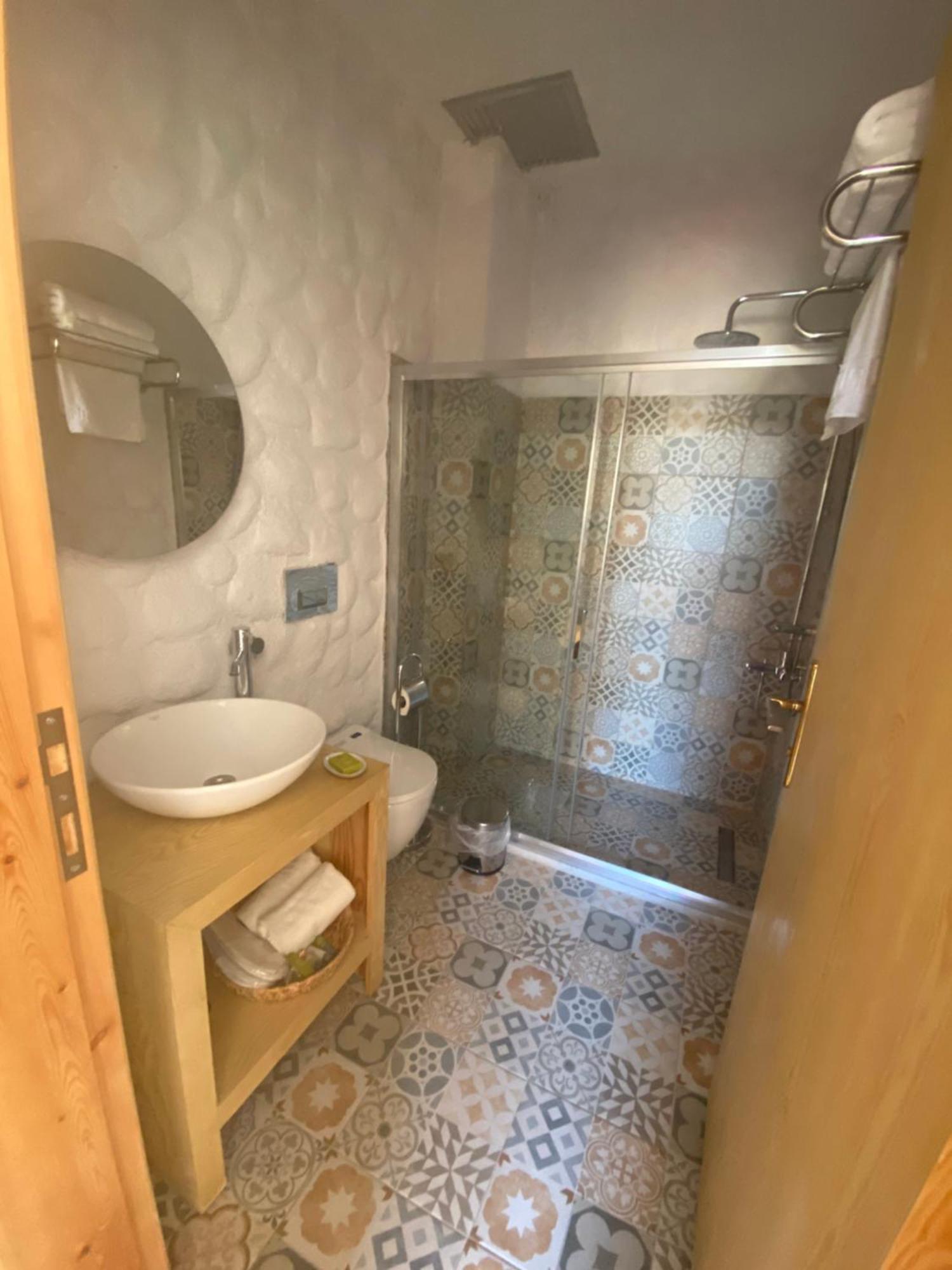 Huzurla Otel Smirne Esterno foto
