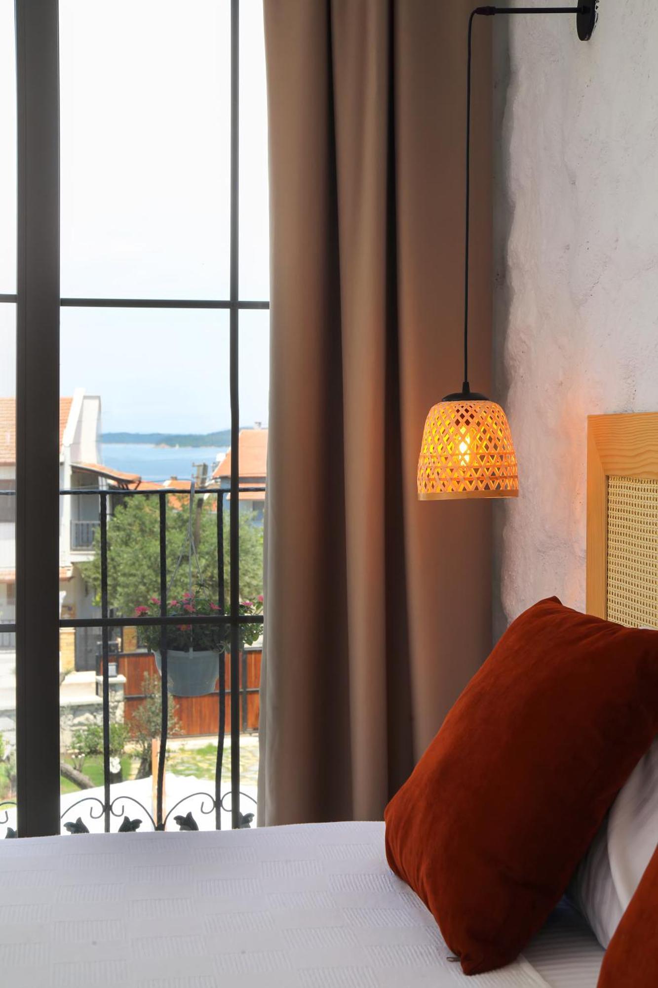 Huzurla Otel Smirne Esterno foto