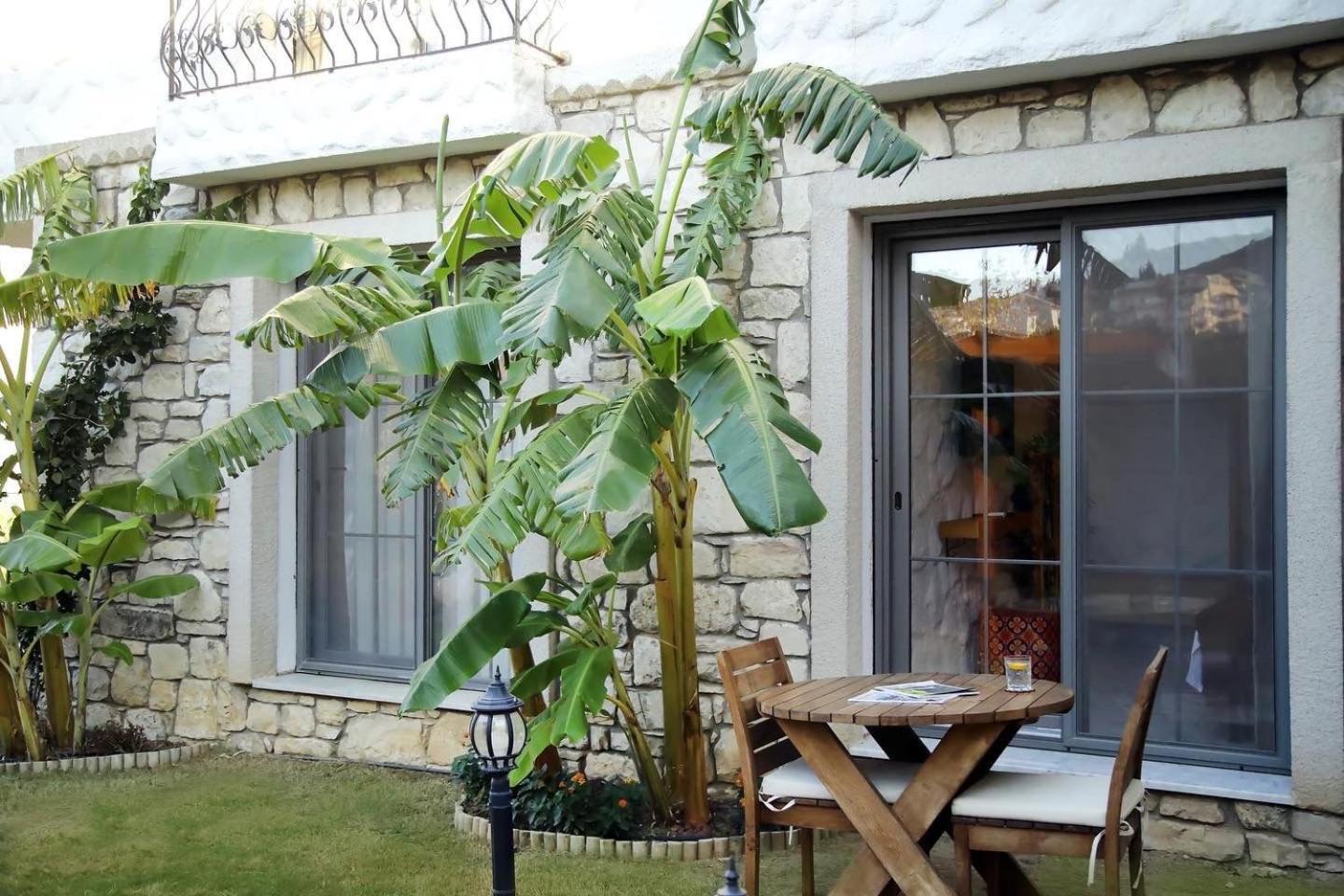 Huzurla Otel Smirne Esterno foto