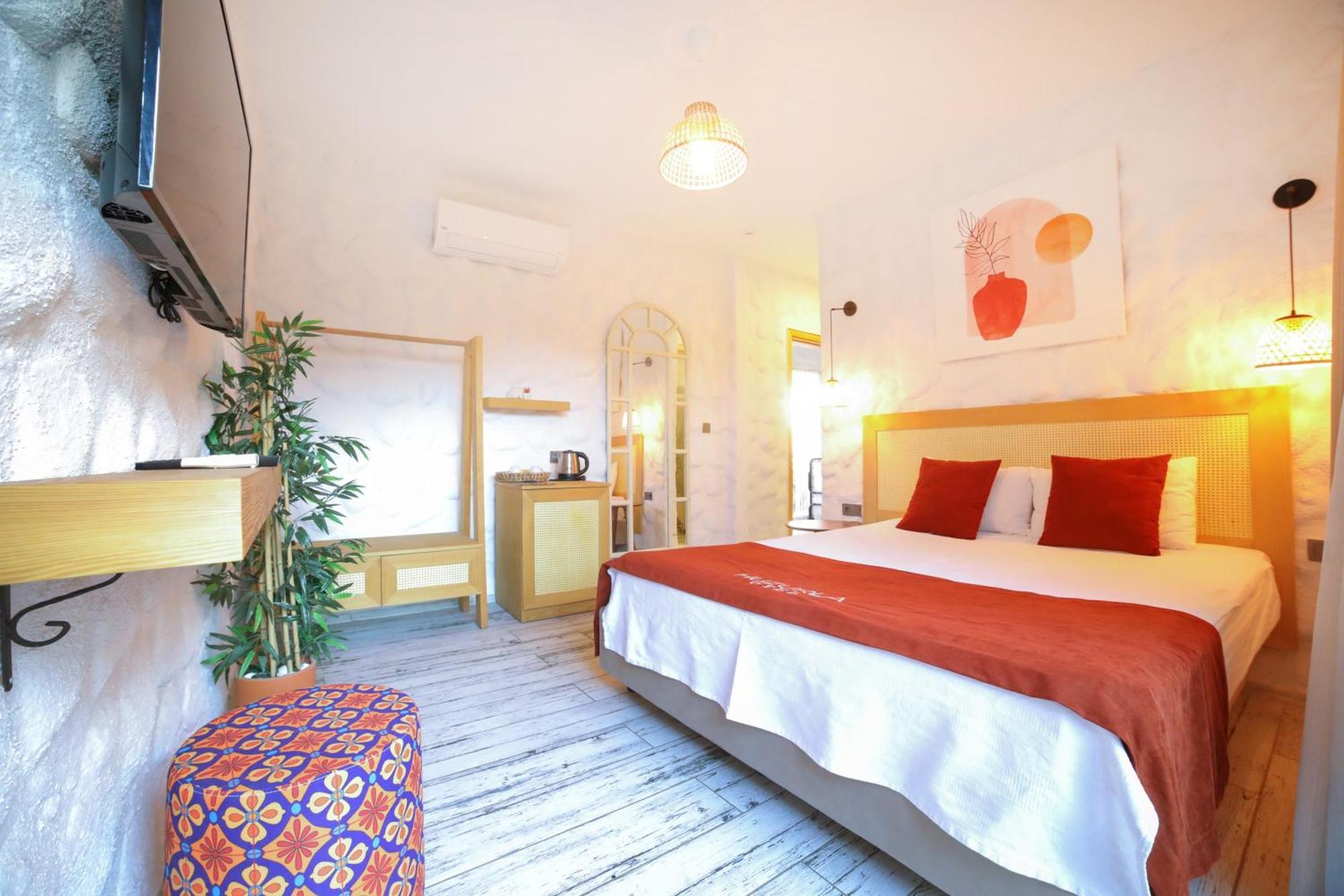Huzurla Otel Smirne Esterno foto